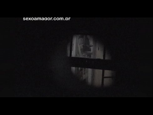 ❤️ 블론디는 중공 벽돌 뒤에 숨겨진 이웃 뱃사공에 의해 비밀리에 비디오에 녹화됩니다. ️ 포르노 비디오 우리 ❌